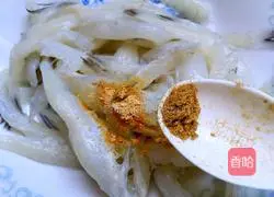 Illustration of how to make dry fried whitebait 3