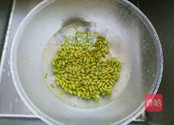 Illustration of how to make fried edamame and dried ham 2
