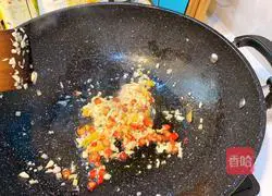 Illustration of how to make yellow beef and fried onions 6