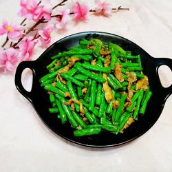 Stir-fried pork with cowpeas