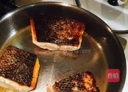 Illustration of how to make pan-fried salmon 5