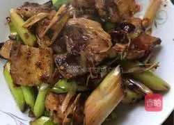 Garlic sprouts for twice-cooked pork Practice illustration 4