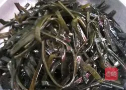 Illustration of how to stir-fry kelp 6