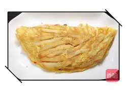 Illustration of how to make French fries and omelette rice (fried rice with French fries, egg and bacon) 11