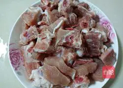 Illustration of how to make garlic steamed pork ribs 1
