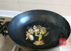 Illustration of how to make scrambled eggs with tomatoes 4