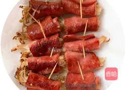 Illustration of how to make bacon enoki mushroom rolls 2