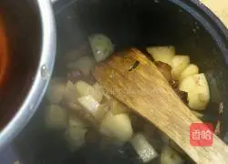 Illustration of how to make potato stewed pork belly 7