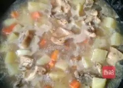 Illustration of how to make curry chicken rice 2