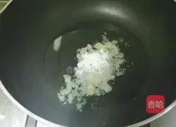 Illustration of how to make stir-fried large intestine 2