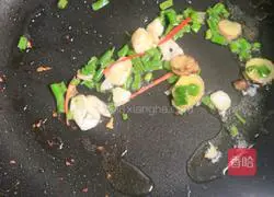 Illustration of how to stir-fry fat beef with enoki mushrooms 7