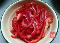 Illustration of how to make shredded beef with pepper 3