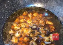 Illustration of how to make braised chicken with seafood and mushrooms 7