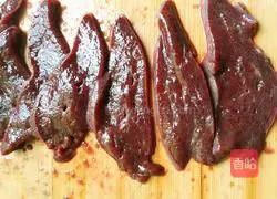 Illustration of how to make tender stir-fried pork liver 2