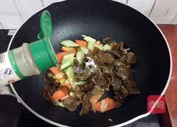 Illustration of how to make Mushu Pork 20