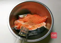 Illustration of how to make salmon bones with pepper 6