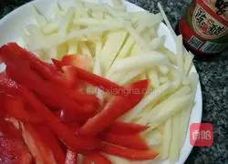 Illustration of how to make vinegar-based potato shreds 1