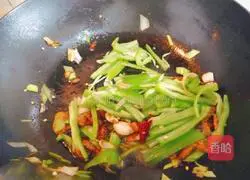 How to stir-fry pork with shredded potatoes Illustration 6