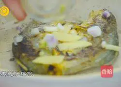 Illustration of how to make pan-fried yellow croaker 5