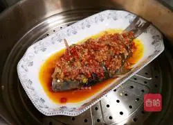 Illustration of how to make crucian carp with chopped pepper 10