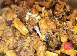 Illustration of how to make stewed ribs with straw mushrooms 7