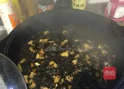 Illustration of a simple and easy way to make pork with dried plums and vegetables 6