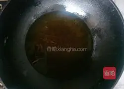 Illustration of how to make high-protein crispy fried grasshoppers 3