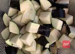 Illustration of how to make roasted pork with eggplant and grilled meat on the table 4