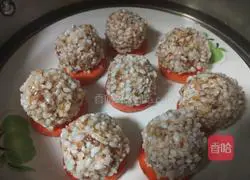 Illustration of making glutinous rice meatballs 5