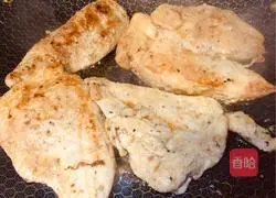 Illustration of how to make chicken breasts with black pepper sauce 9