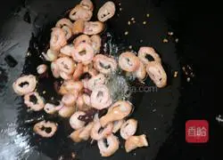 Illustration of how to make spicy pepper sausage 4