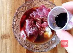 Illustration of how to make onion and potato slices 7