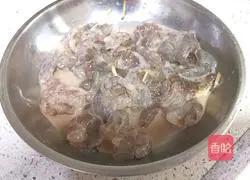 Illustration of how to make tomato shrimp balls 4