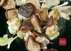  Illustration of how to cook chicken legs with mushrooms and potatoes 6