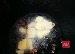 Illustration of how to make stir-fried chicken with water chestnuts 9