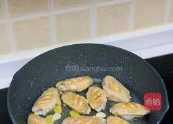 Illustration of how to make chicken wings and prawn burgers 3