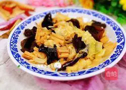Illustration of how to make stir-fried cabbage with fungus and yuba 13
