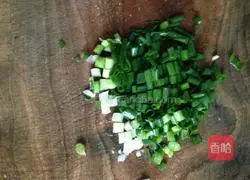 Illustration of how to make pork ribs and braised potatoes 2