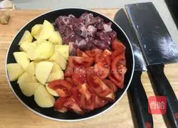 Illustration of how to stew beef brisket with tomatoes and potatoes 3