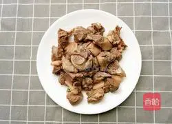 Illustration of how to make beer duck 1