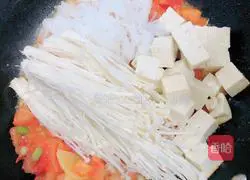 Illustration of how to make fish head stew with tomato sauce 12