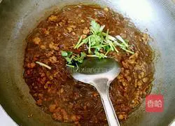 Illustration of how to make meat vermicelli 10