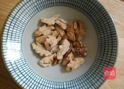  Illustration of how to mix walnuts with celery 3