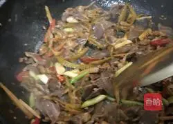 Illustration of how to stir-fry duck gizzards 6