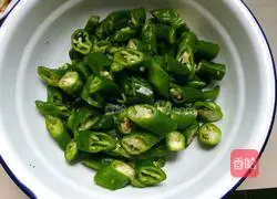 Illustration of home-style stir-fried chicken nuggets 2