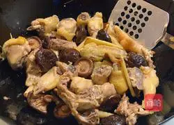 Illustration of how to make braised chicken with fish maw and mushrooms 8