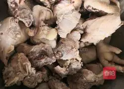 Illustration of how to make stewed chicken with potatoes, mushrooms and carrots 2