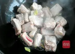 Illustration of how to cook pork ribs with garlic chili sauce 5