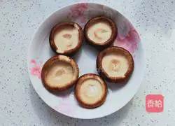 Illustration of how to steam mushrooms with minced meat 2