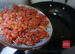 Illustration of how to make toothpick beef 4